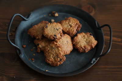 There are some freshly baked delicious healthy cranberry oatmeal cookies on the plate on the table