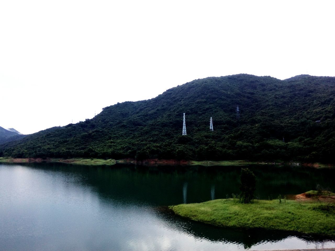 SCENIC VIEW OF LAKE BY MOUNTAIN AGAINST CLEAR SKY