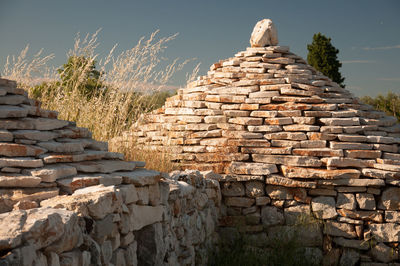 Stone wall against sky