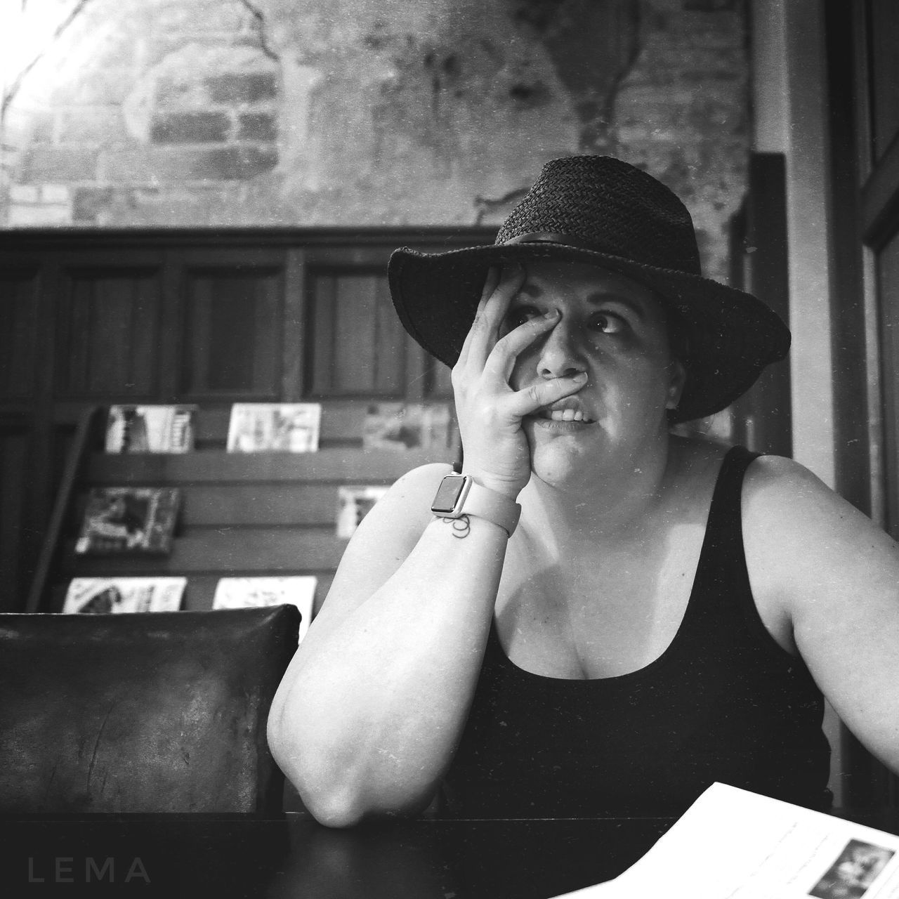 hat, real people, young adult, front view, young women, one person, leisure activity, lifestyles, day, portrait, indoors