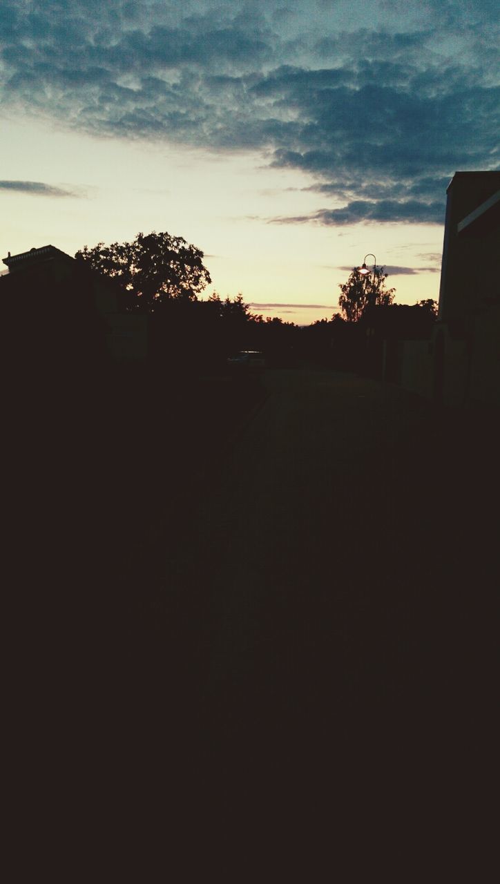 silhouette, sunset, sky, tree, tranquil scene, tranquility, landscape, scenics, cloud - sky, beauty in nature, nature, cloud, dark, dusk, no people, outdoors, idyllic, field, growth, house