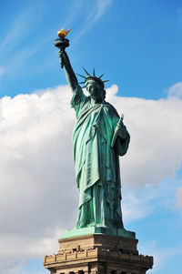 Photo of the statue of liberty in new york, usa