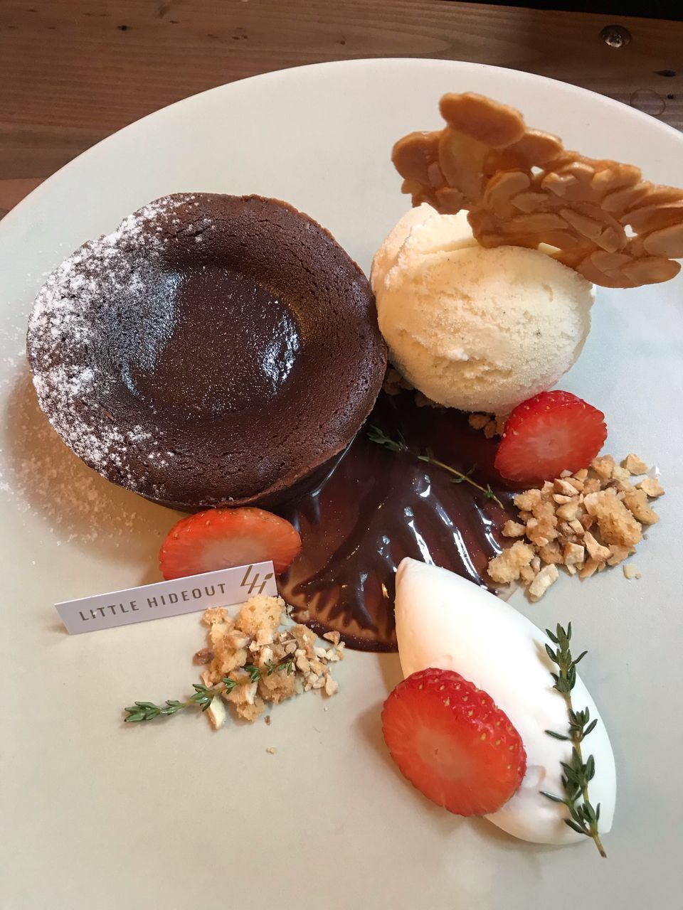 HIGH ANGLE VIEW OF ICE CREAM IN PLATE