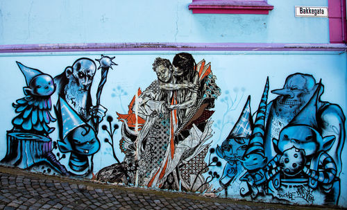 Graffiti on wall of building