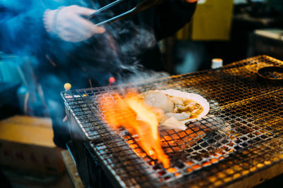 Fire on hotate barbecue grill