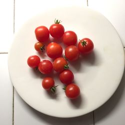 Close-up of red tomatoes in bowl