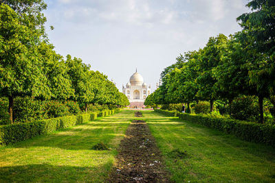 Taj mahal full view during day time in agra india the taj among 7 wonders of the world view. wonders