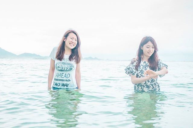 young adult, person, water, looking at camera, portrait, lifestyles, leisure activity, young women, smiling, happiness, front view, sea, vacations, casual clothing, waterfront, enjoyment