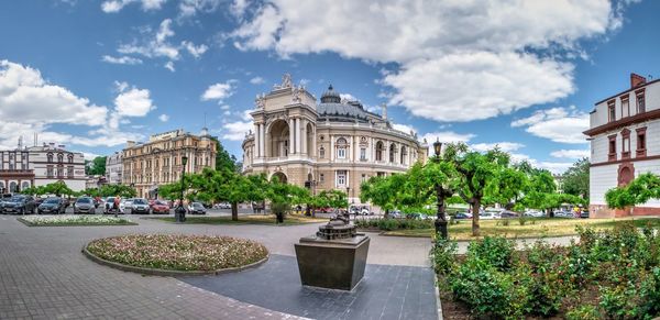 Odessa, ukraine 22.05.2020. odessa opera and ballet house in ukraine on a sunny spring day