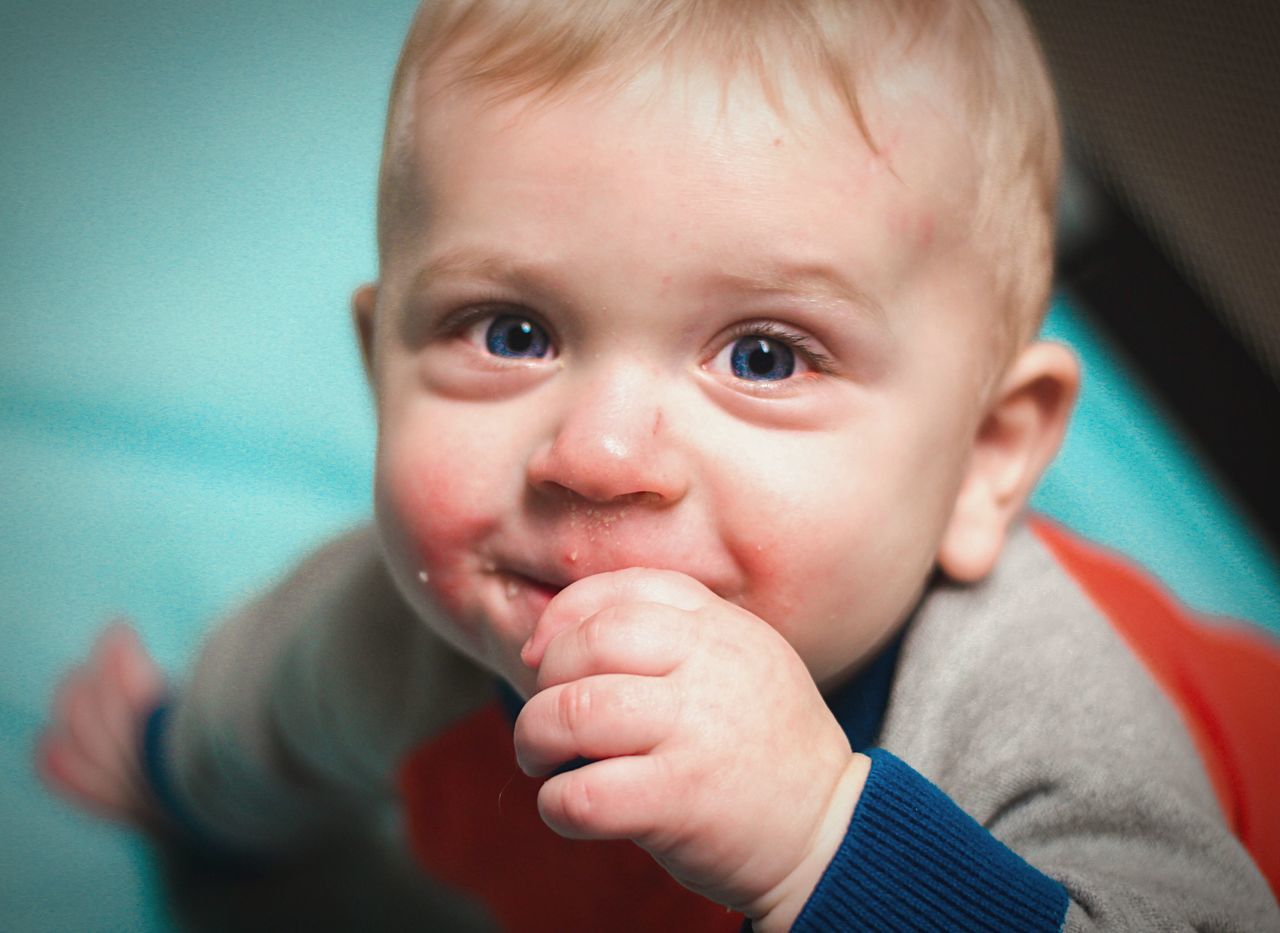 baby, real people, innocence, babyhood, cute, childhood, one person, indoors, close-up, headshot, looking at camera, portrait, day, fragility, human hand, people