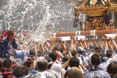 Crowd splashing water