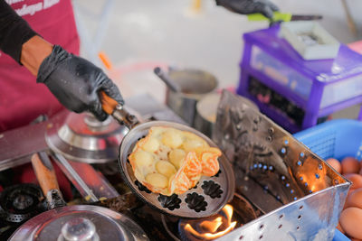 Cropped hand of man preparing food