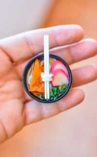 Cropped hand holding food in bowl 