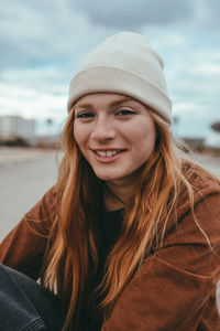 Portrait of smiling young woman in hat