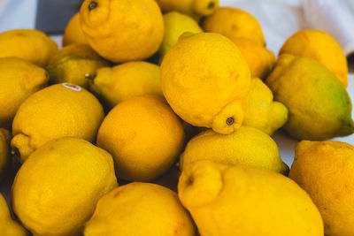 Close-up of lemons
