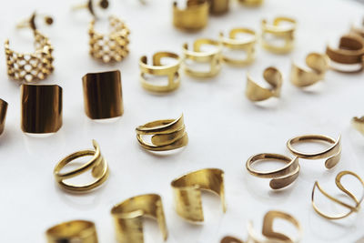 Varieties of rings arranged in design studio