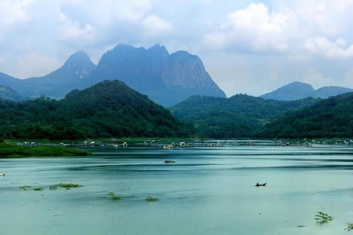 mountain, mountain range, water, tranquil scene, scenics, tranquility, sky, beauty in nature, nature, tree, cloud - sky, beach, lake, landscape, non-urban scene, idyllic, cloud, sand, day, outdoors