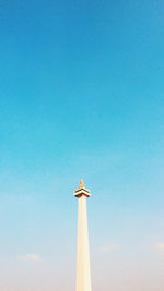 Low angle view of monument against blue sky