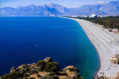 High angle view of sea against mountains