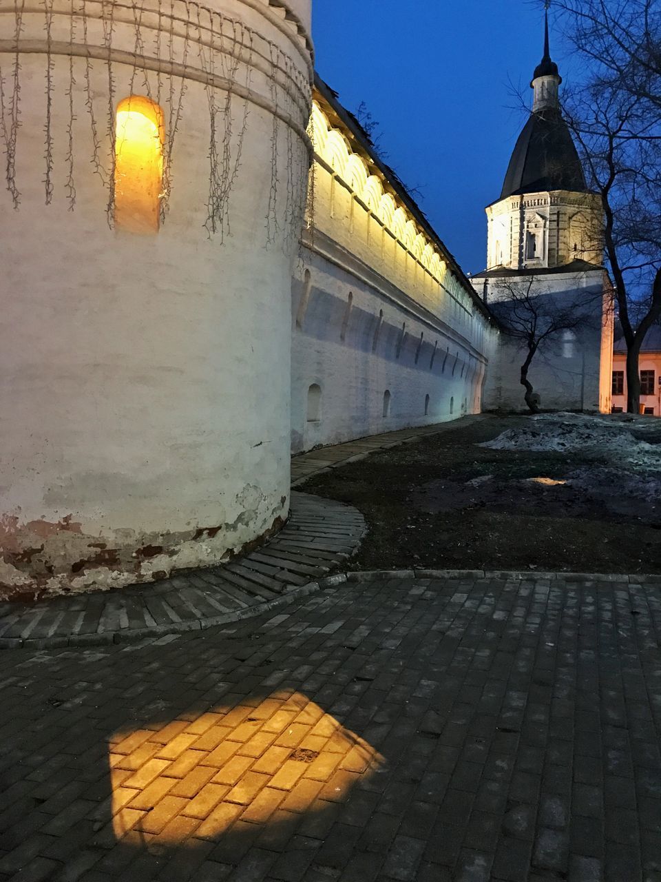 LOW ANGLE VIEW OF ILLUMINATED BUILDING AGAINST SKY