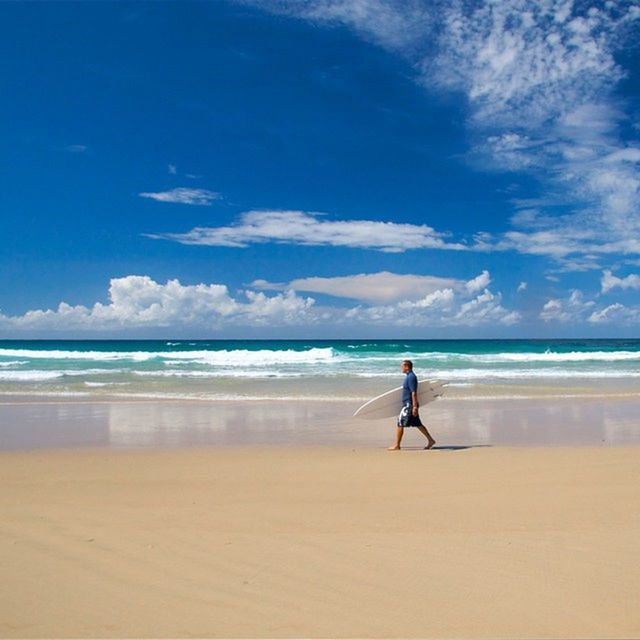 sea, beach, horizon over water, sky, water, shore, sand, leisure activity, lifestyles, full length, tranquil scene, scenics, rear view, tranquility, vacations, standing, beauty in nature, blue