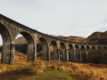 Arch bridge against sky