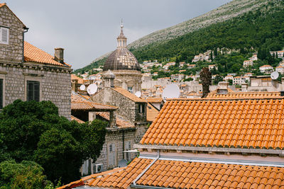 High angle view of trees and houses against sky