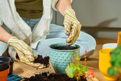 Midsection of woman preparing food on table