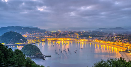 The famous la concha beach in san sebastian at dawn