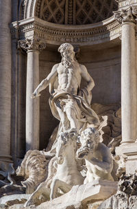 Statue of statues in city