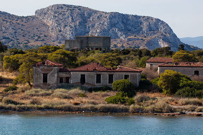 Decrepit buildings by the beach