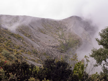 The irazú volcano in costa rica is 3432 m high, making it the highest peak in the cordillera central