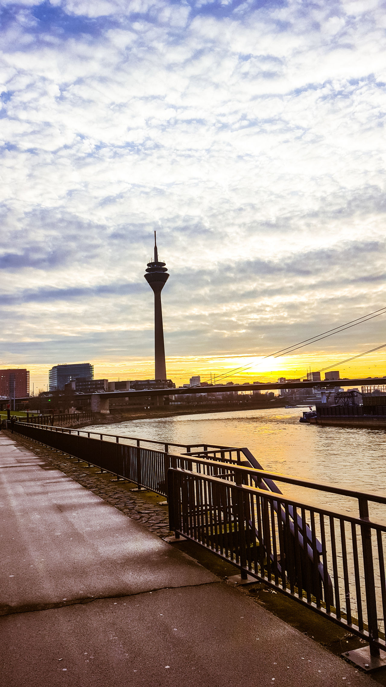 Düsseldorf skyline tv tower Fernsehturm