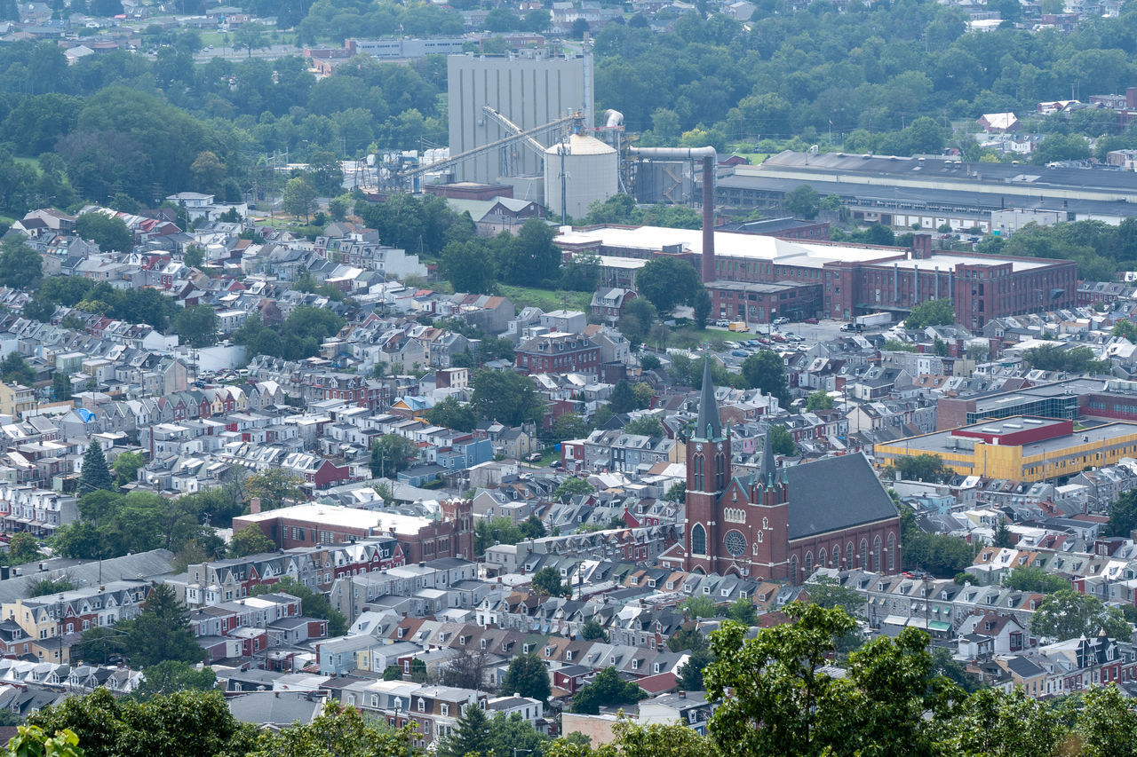 HIGH ANGLE VIEW OF TOWNSCAPE AND TREES