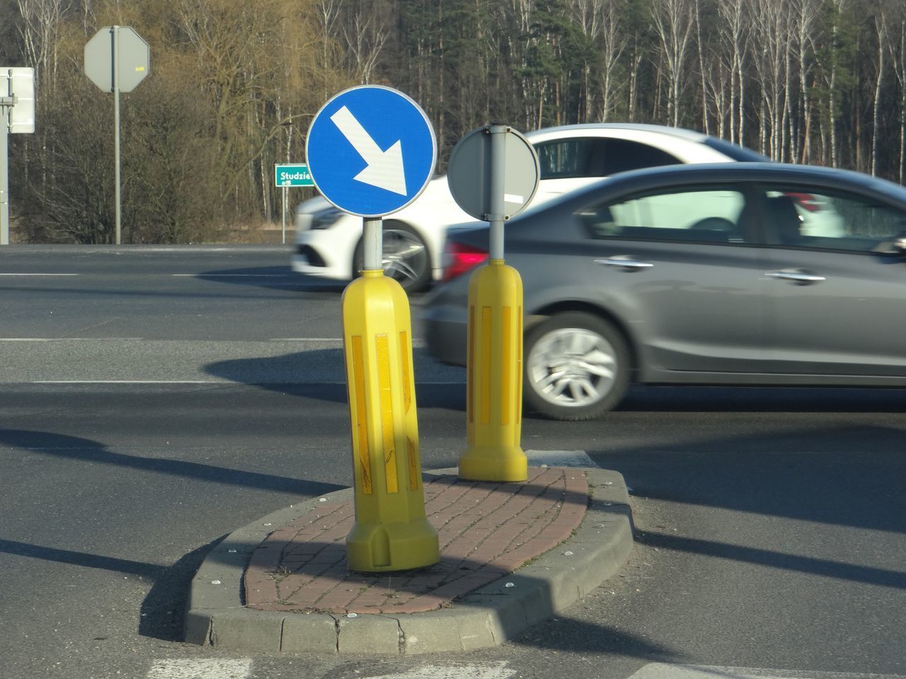 YELLOW ROAD SIGN ON STREET