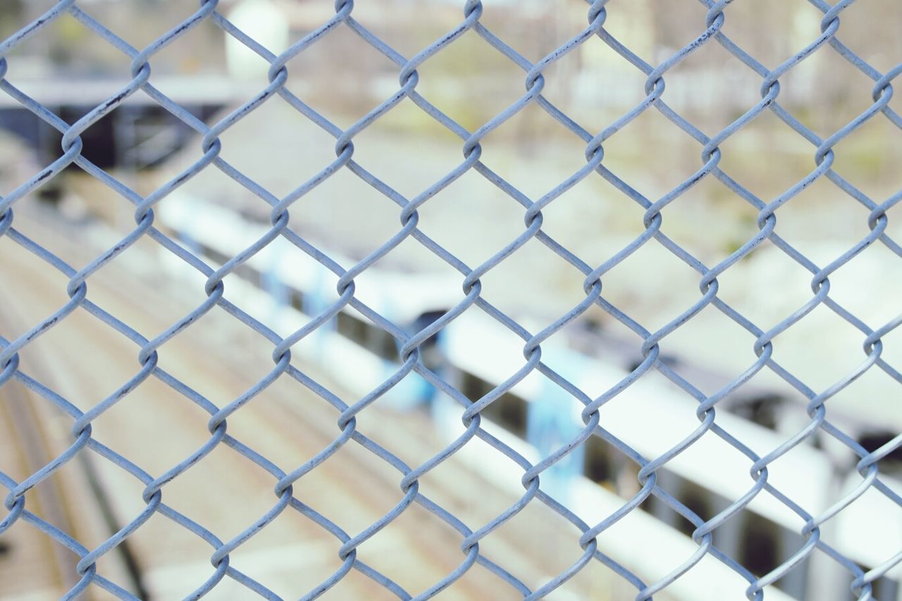 chainlink fence, fence, protection, safety, security, full frame, metal, backgrounds, focus on foreground, metal grate, pattern, close-up, no people, chain link fence, day, outdoors, metallic, forbidden, gate, city