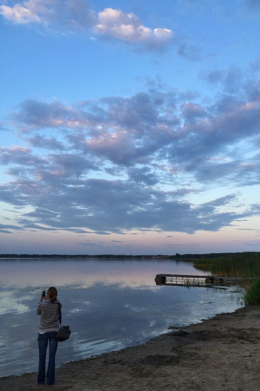 water, sea, sky, beach, lifestyles, horizon over water, cloud - sky, shore, leisure activity, scenics, standing, tranquility, rear view, beauty in nature, tranquil scene, men, nature, cloud