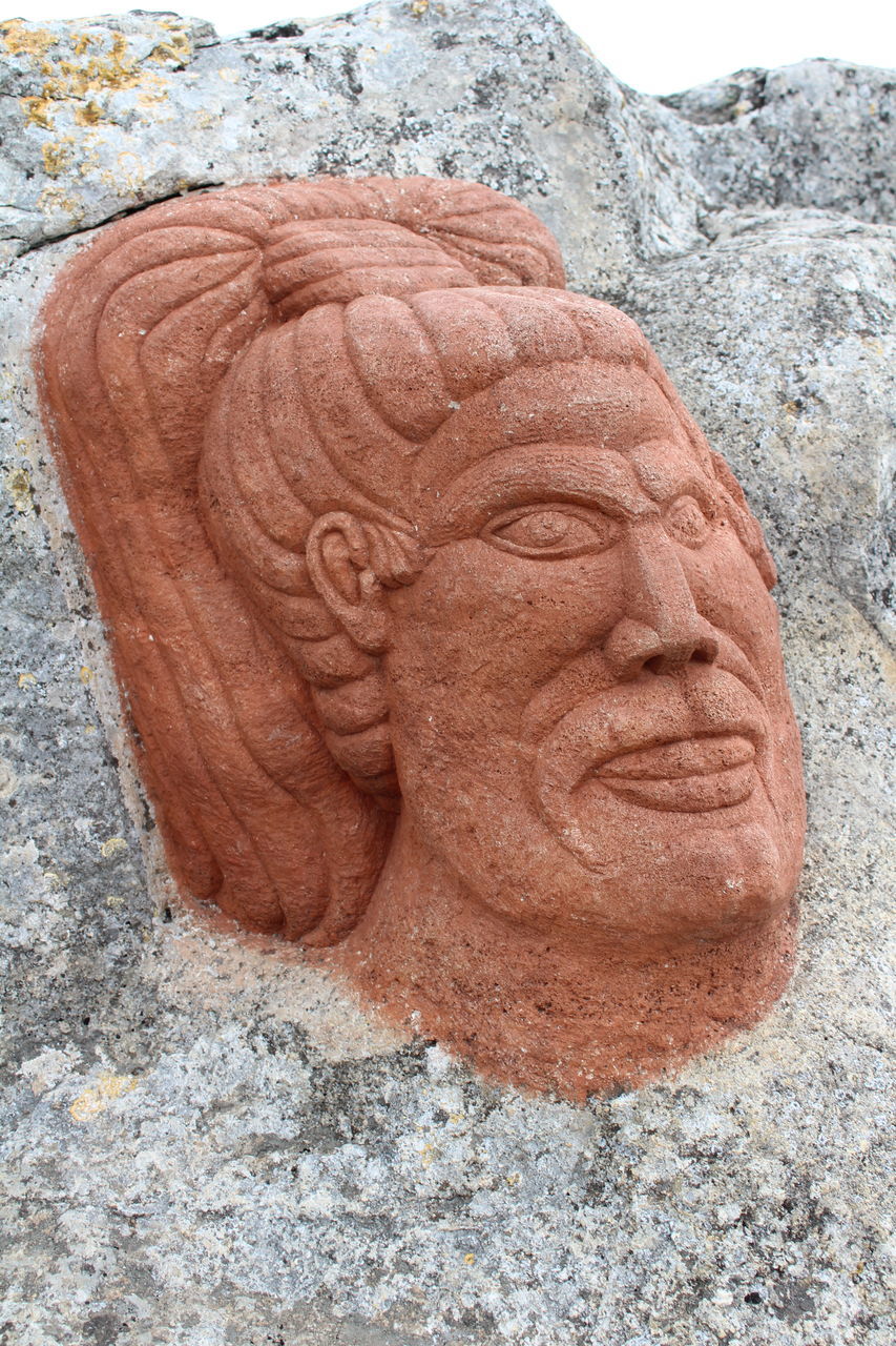 CLOSE-UP OF SCULPTURE ON WALL