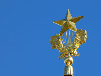 Moscow, russia - sep 20, 2018. vdnh, spire with a star on the top of pavilion no.1 central, 1954