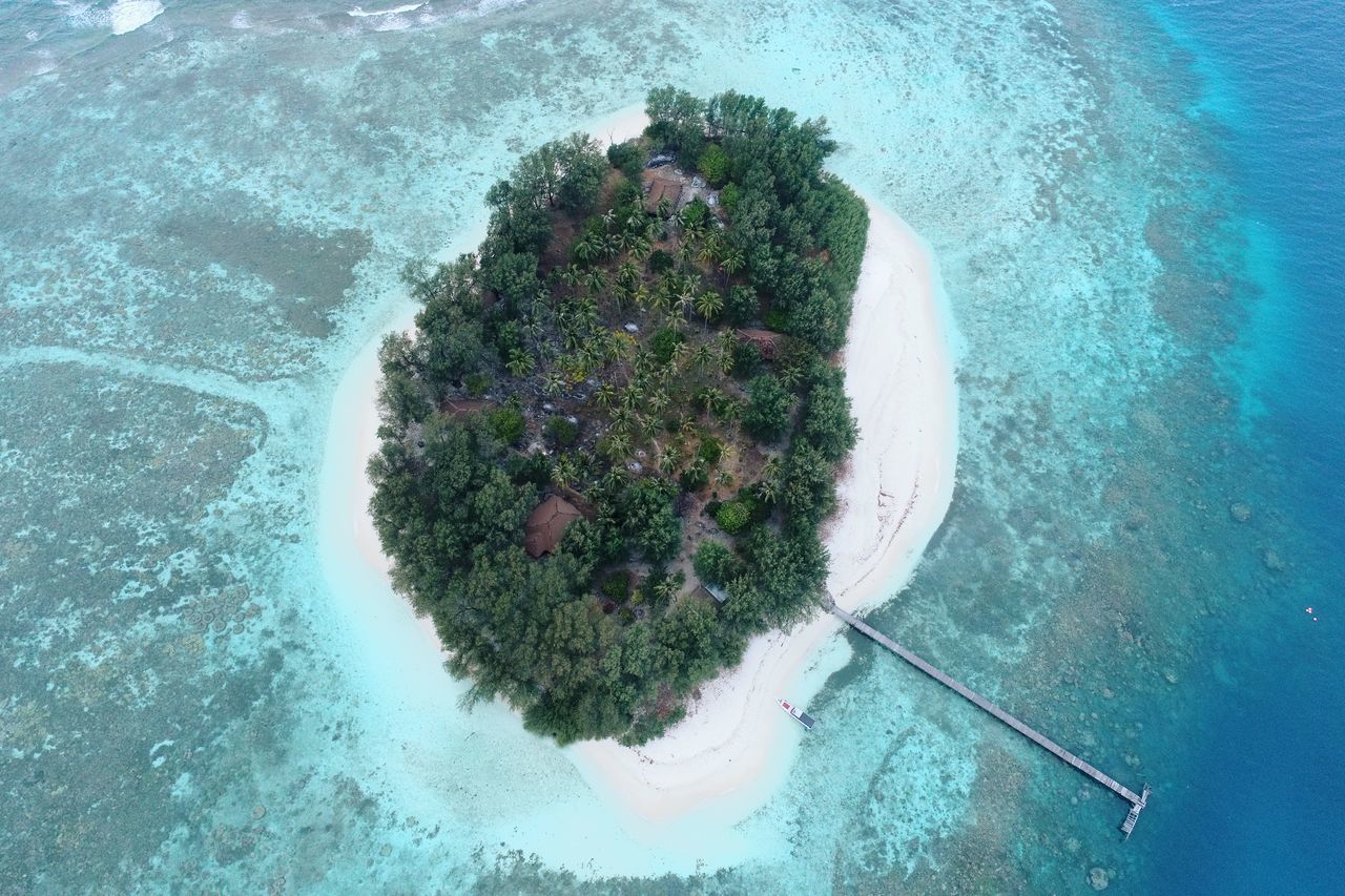 water, high angle view, sea, nature, aerial view, island, islet, beauty in nature, reef, plant, no people, tree, day, ocean, outdoors, archipelago, land, aerial photography, blue, beach, underwater, atoll