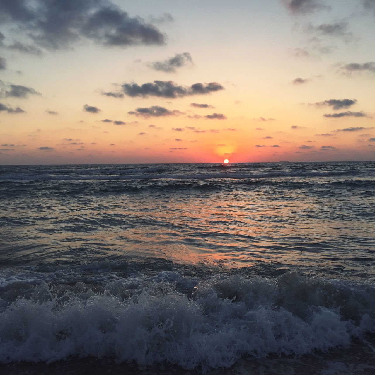 sea, horizon over water, sunset, water, scenics, beauty in nature, tranquil scene, sky, orange color, tranquility, wave, idyllic, sun, nature, seascape, cloud - sky, outdoors, remote, no people, rippled, cloud, non-urban scene, majestic