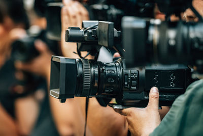 Public live event media coverage, television cameras at a press conference