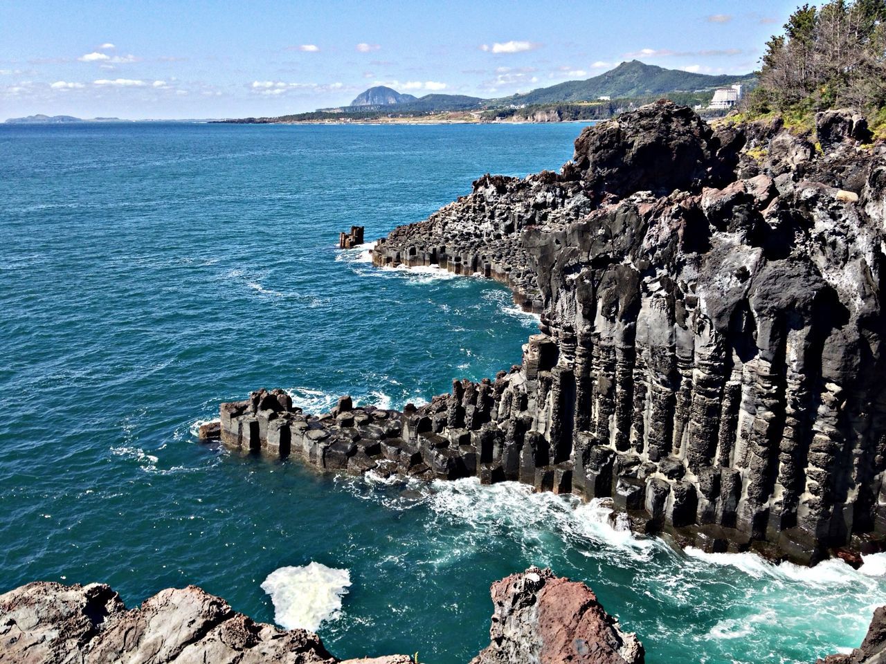 sea, water, rock formation, rock - object, scenics, beauty in nature, tranquil scene, tranquility, horizon over water, cliff, nature, rock, sky, blue, idyllic, mountain, coastline, day, high angle view, rocky