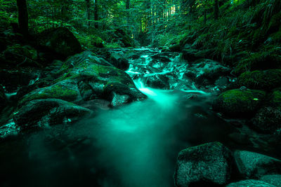 Water flowing through rocks in sea