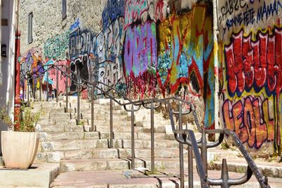 Graffiti on wall of building