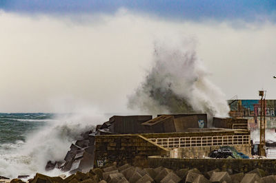 Waves splashing on rocks