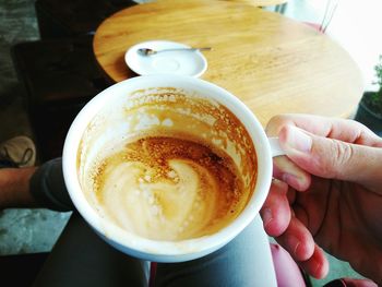 Close-up of hand holding coffee cup