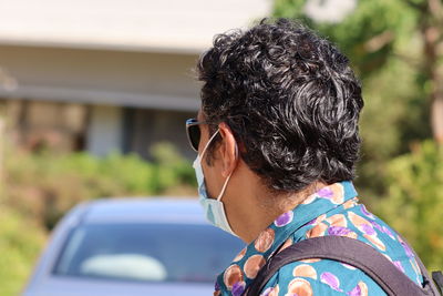 Portrait of young man wearing sunglasses