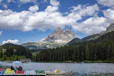 Panoramic view of lake and mountains against sky