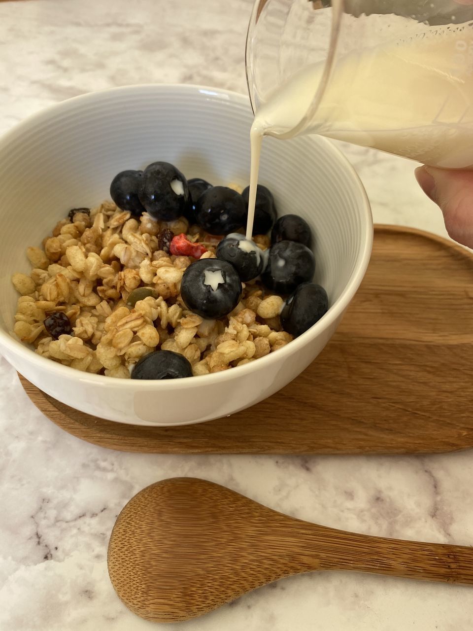 HIGH ANGLE VIEW OF MEAL IN BOWL